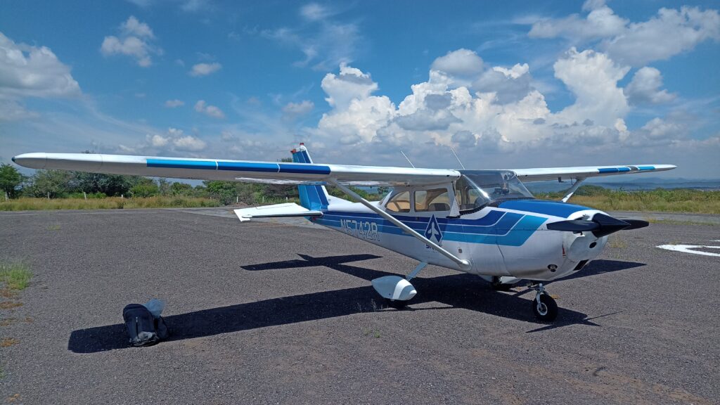 "Cessna 172G Skyhawk for sale - exterior view"